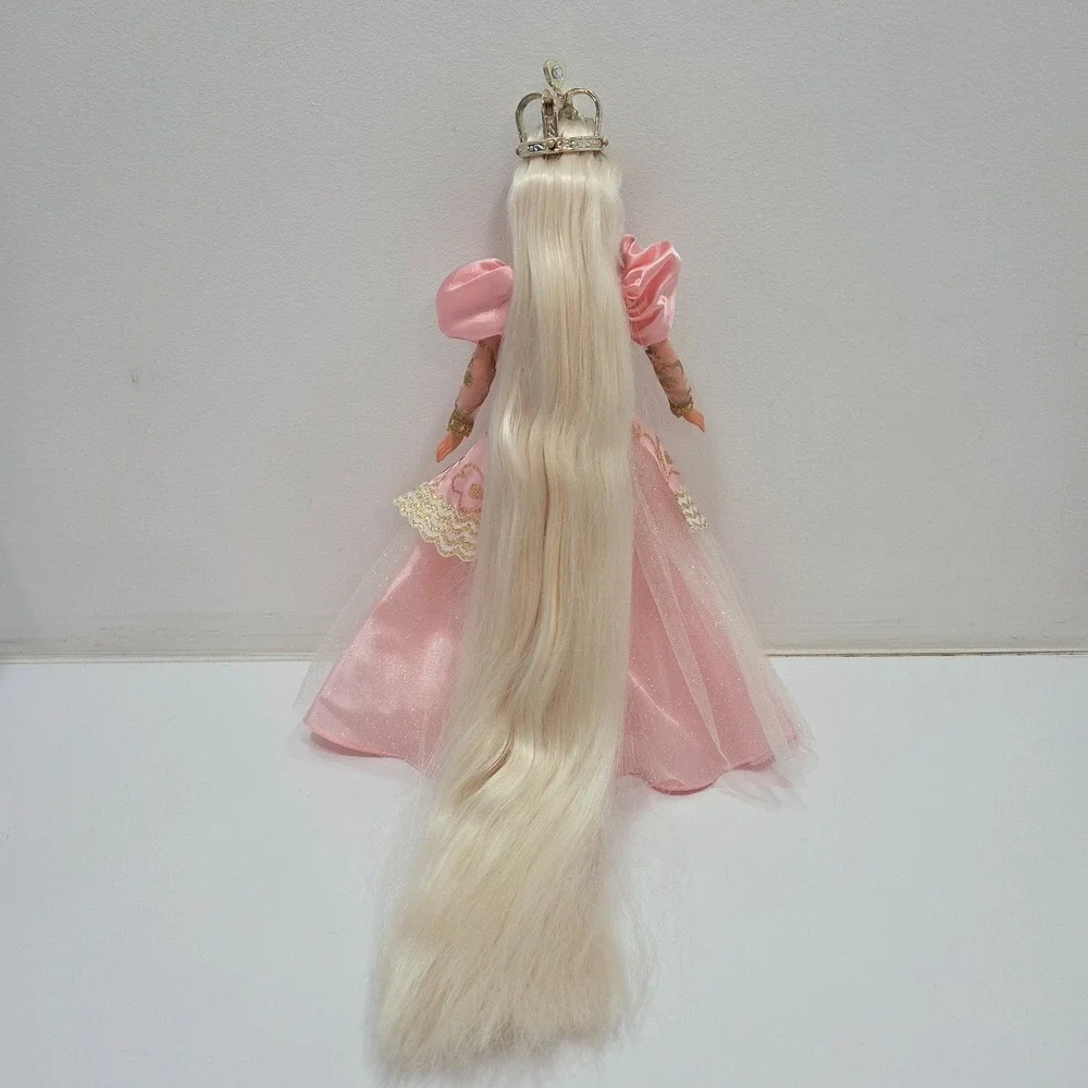 Vintage 1997 RAPUNZEL Barbie Doll Mattel Long Hair Pink Gown #17646 Gold Crown